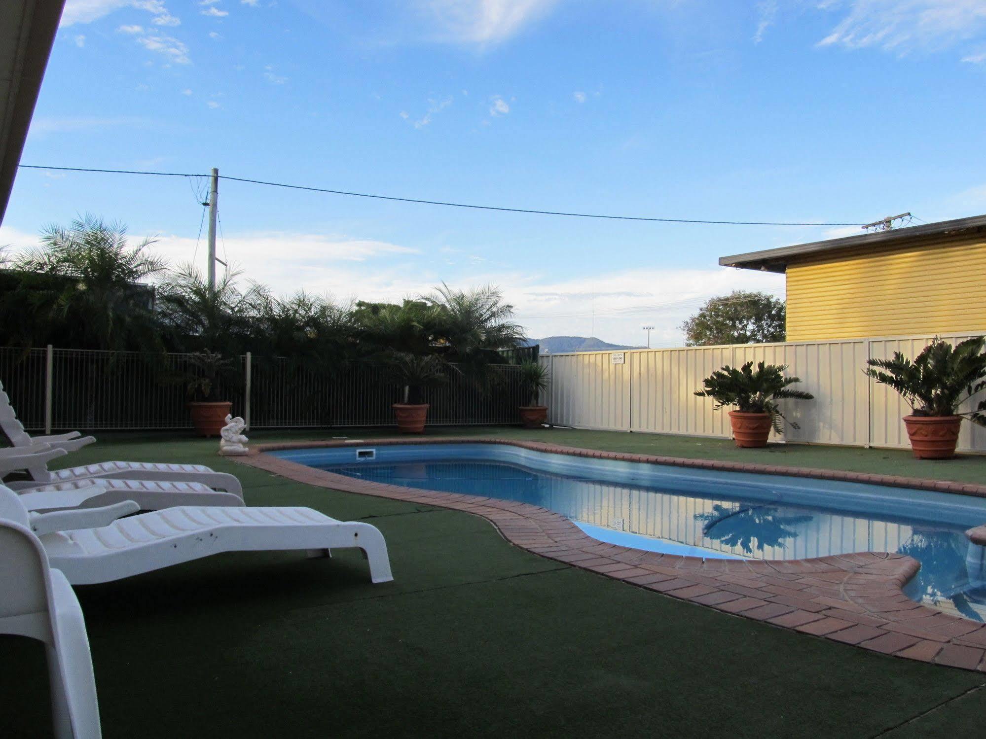 Sunpalms Motel Rockhampton Buitenkant foto